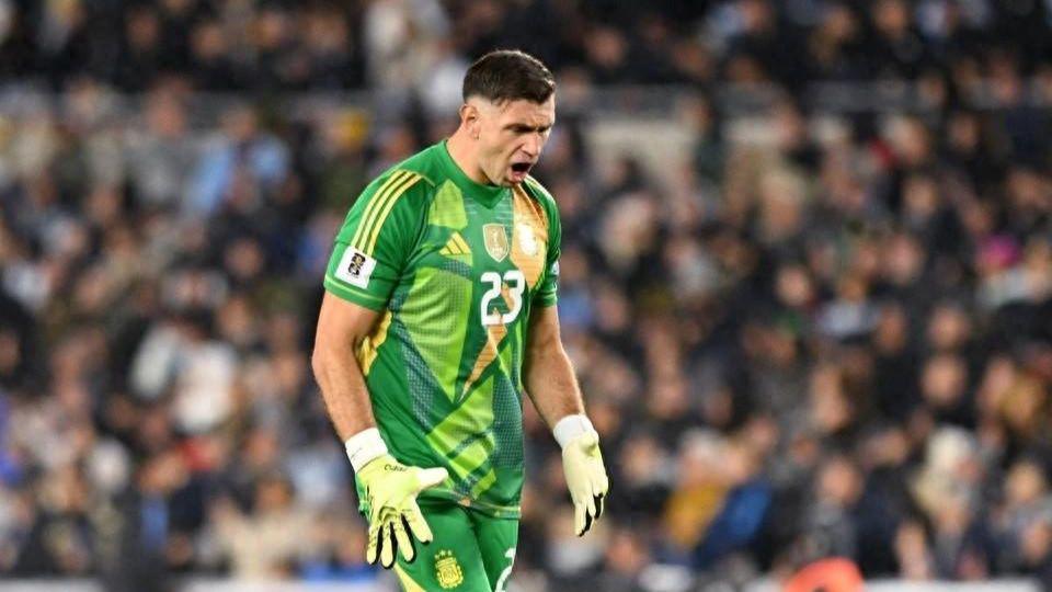 阿根廷国门马丁内斯亲承遭曼联拒绝，家人：一切皆为生意